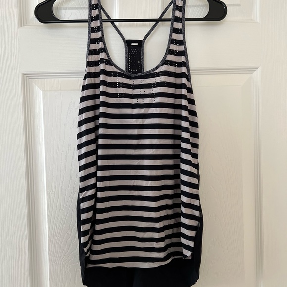 Lululemon bundle of leggings and tops - Picture 8 of 9